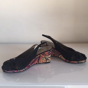 Pretty "Soft Styles" Blk& Multi Color FabricWedges